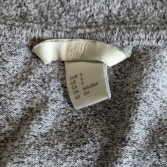 H&M relaxed grey sweater size S - Picture 5 of 5